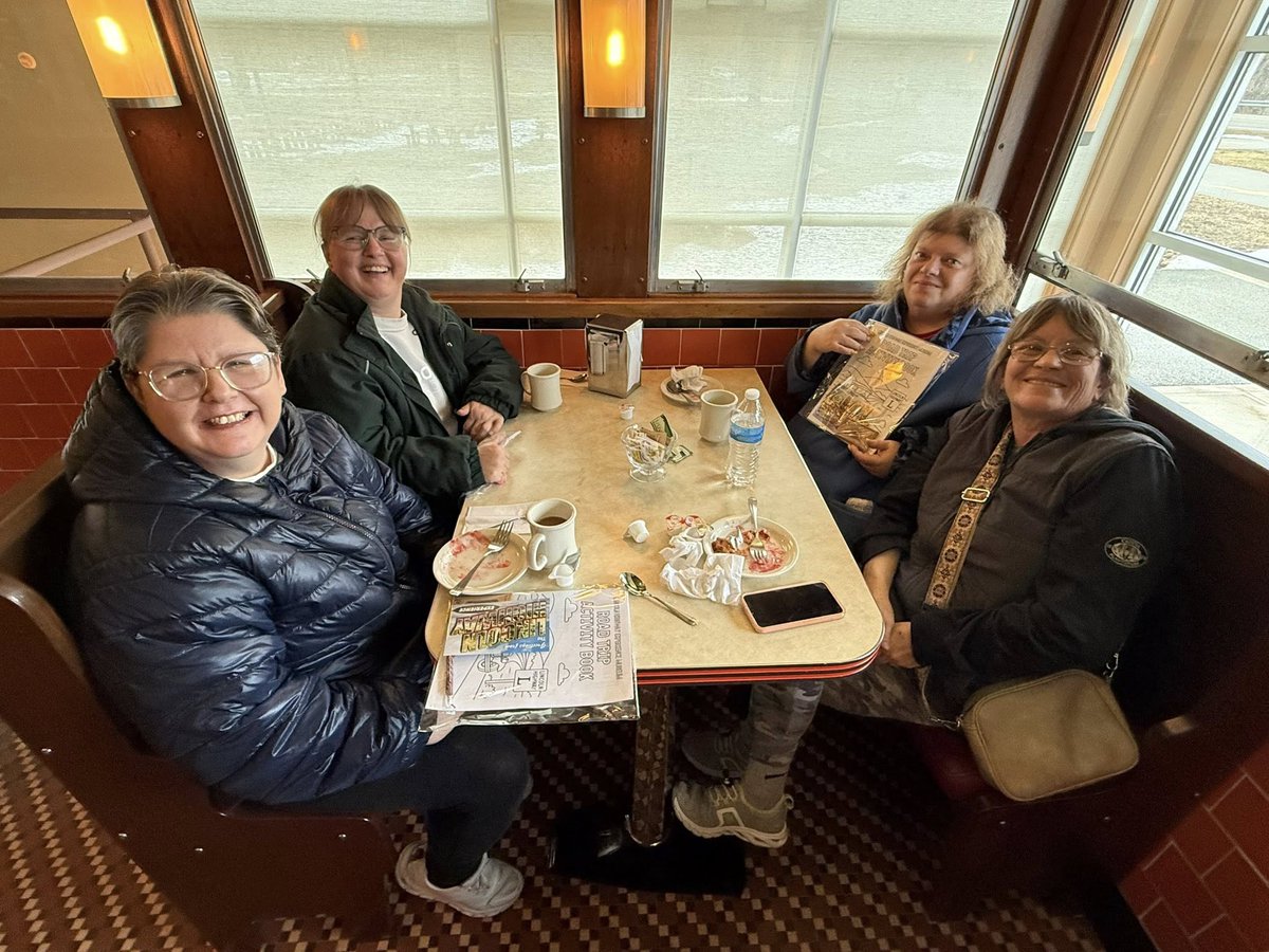 WCBAinPA's tweet photo. Who doesn’t love a good ‘ole fashioned field trip! 🚐

On Monday, our group traveled East to visit Lincoln Highway Experience Museum, where they explored fascinating artifacts dating back to the 1930s and learned about the rich history of America’s first coast-to-coast highway. https://t.co/DblV259CDf