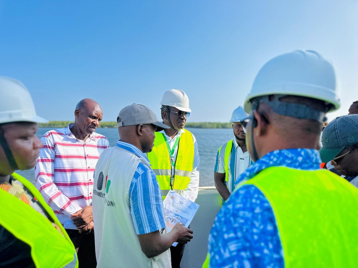 JomeliMalidadi's tweet photo. Folks we were honoured to host the Government's Delivery Unit in Lamu County to inspect ongoing National Projects. For the first time Development is happening in every County in the Republic of Kenya 🇰🇪 at the same time No Region is left Behind. God bless Kenya. # AHP,#BETA#RPL https://t.co/hoLfFjjM8J