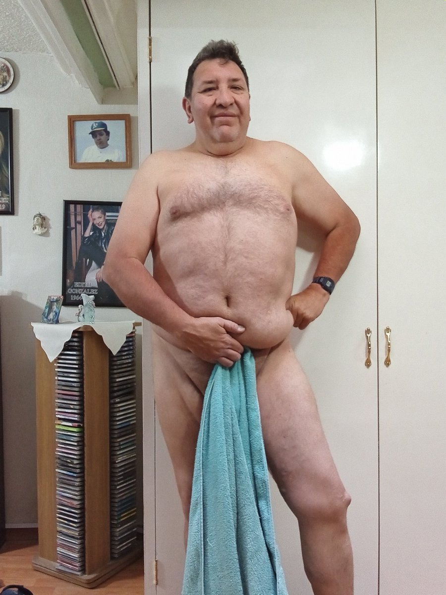 Listo para tomar un baño. No soy atractivamente sexy, pero es mi esencia. Feliz día.