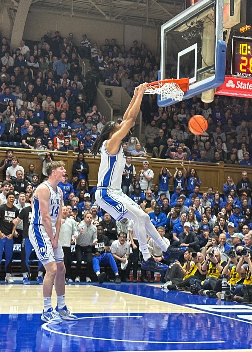 BlueDevilNation's tweet photo. Progression dunk from Maliq Brown and Nik cheering it on.  Bigger than the highlight dunk in the picture is the fact that Duke is starting to play together and pull for each other. https://t.co/wa6AMDP1bc