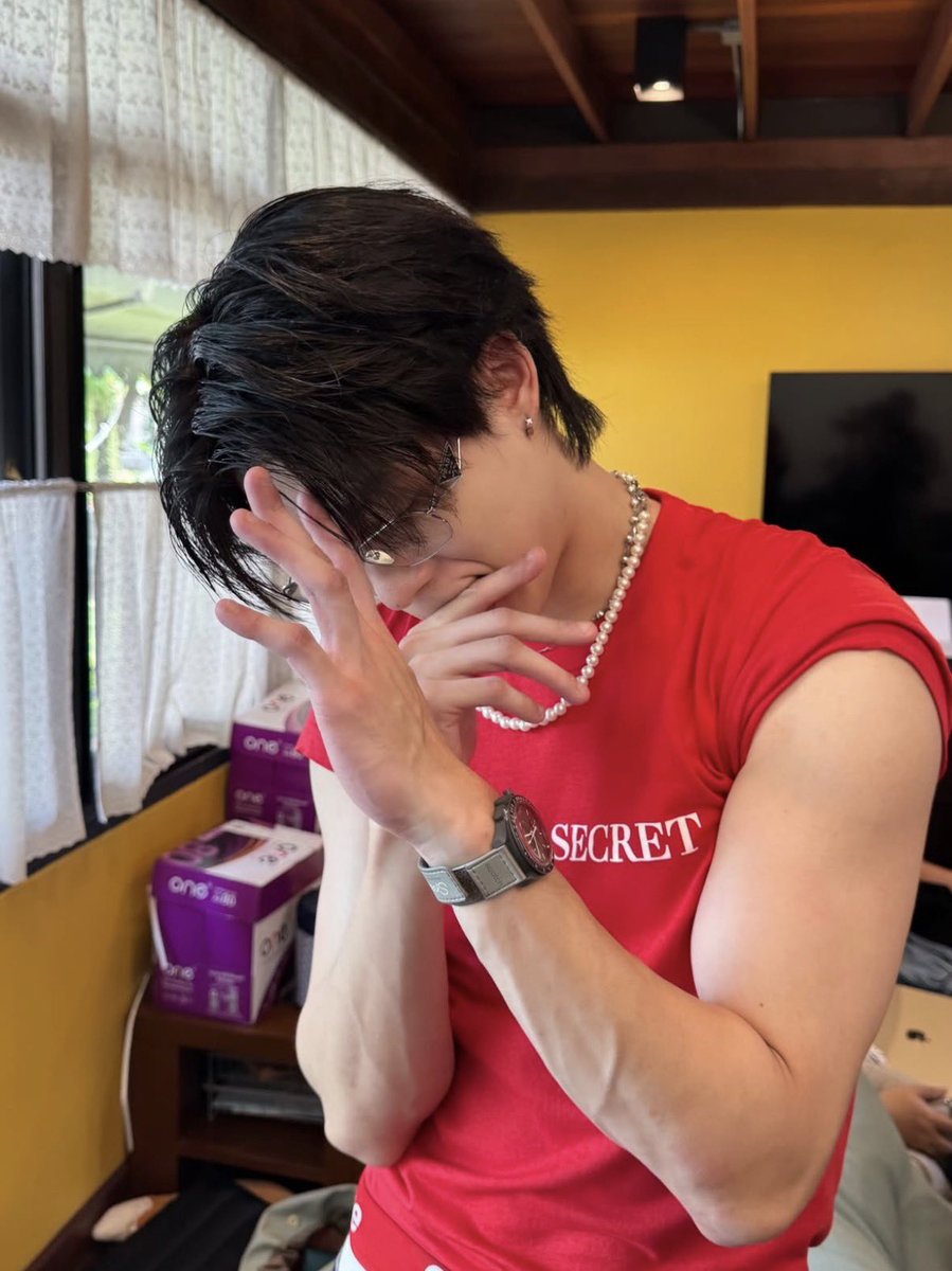 HIS ARMS ARE YOU KIDDING ME