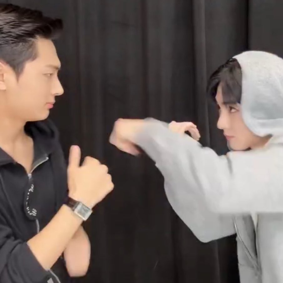 kutaao's tweet photo. 이 눈높이 ㅈㅉ읍리는부분 https://t.co/GyaTywZntL
