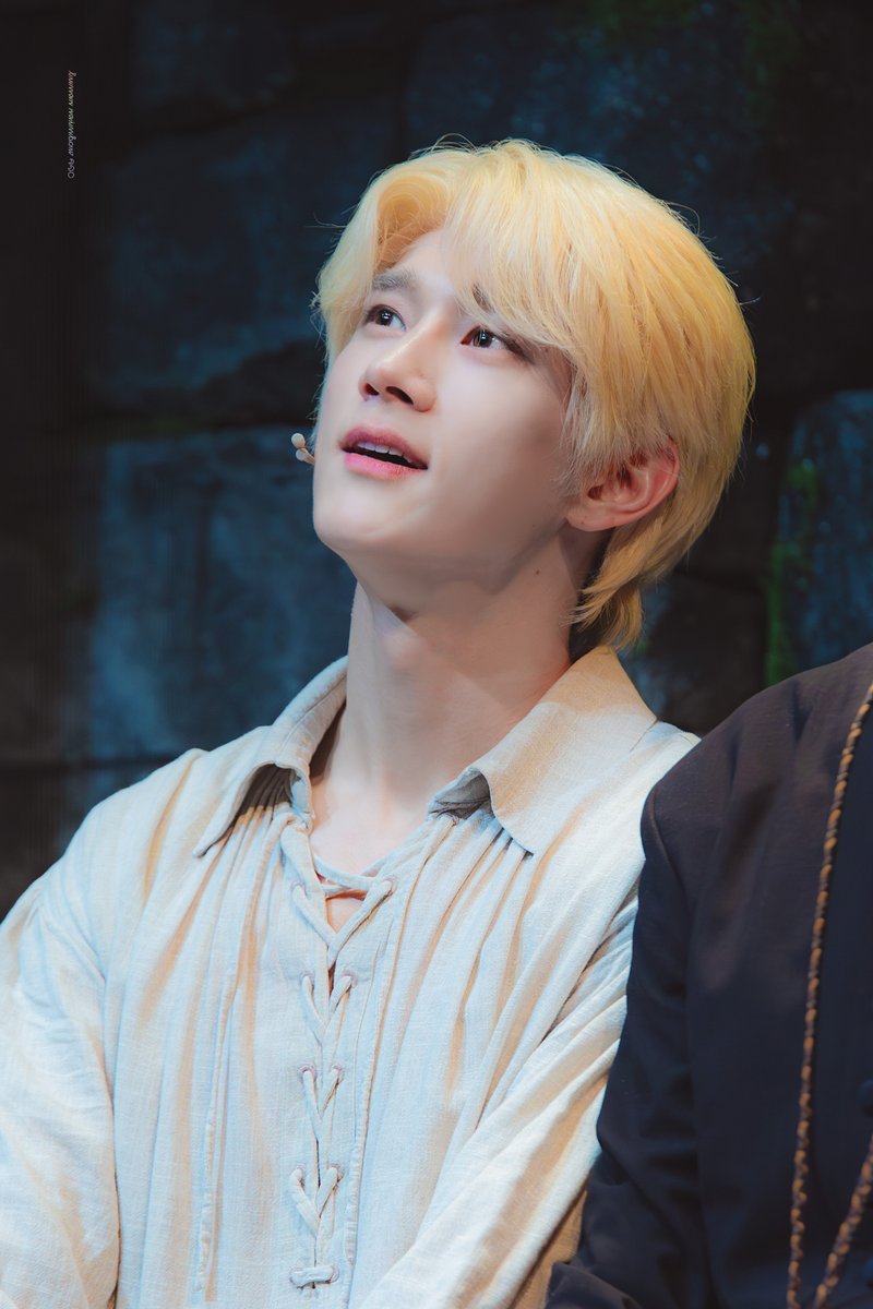 20260130 < 나르치스와 골드문트 >
yes24 마리아브론 포토타임
골드문트役  #김서환

💛 lunar-rainbow-pic.tistory.com/891