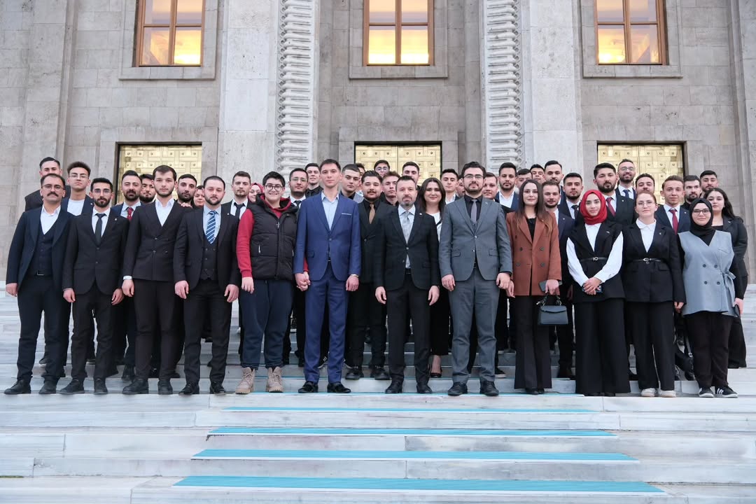 akgencyozgat's tweet photo. TBMM
Yozgat Milletvekilimiz Süleyman Şahan’ı, İl Gençlik Kolları Başkanımız Av. Mücahit İbrahim Çelik ve teşkilatımızla ziyaret ettik. Gençliğe dair çalışmalarımızı istişare ettik. Nazik ev sahipliği için teşekkür ediyor, birlik ve kararlılıkla yolumuza devam ediyoruz. https://t.co/OB2lf2l4ov