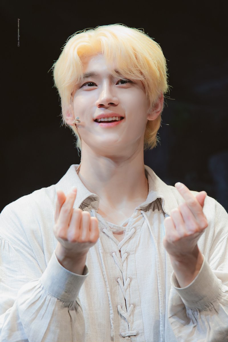 20260130 < 나르치스와 골드문트 > 
yes24 마리아브론 포토타임
골드문트役  #김서환

💛 lunar-rainbow-pic.tistory.com/891