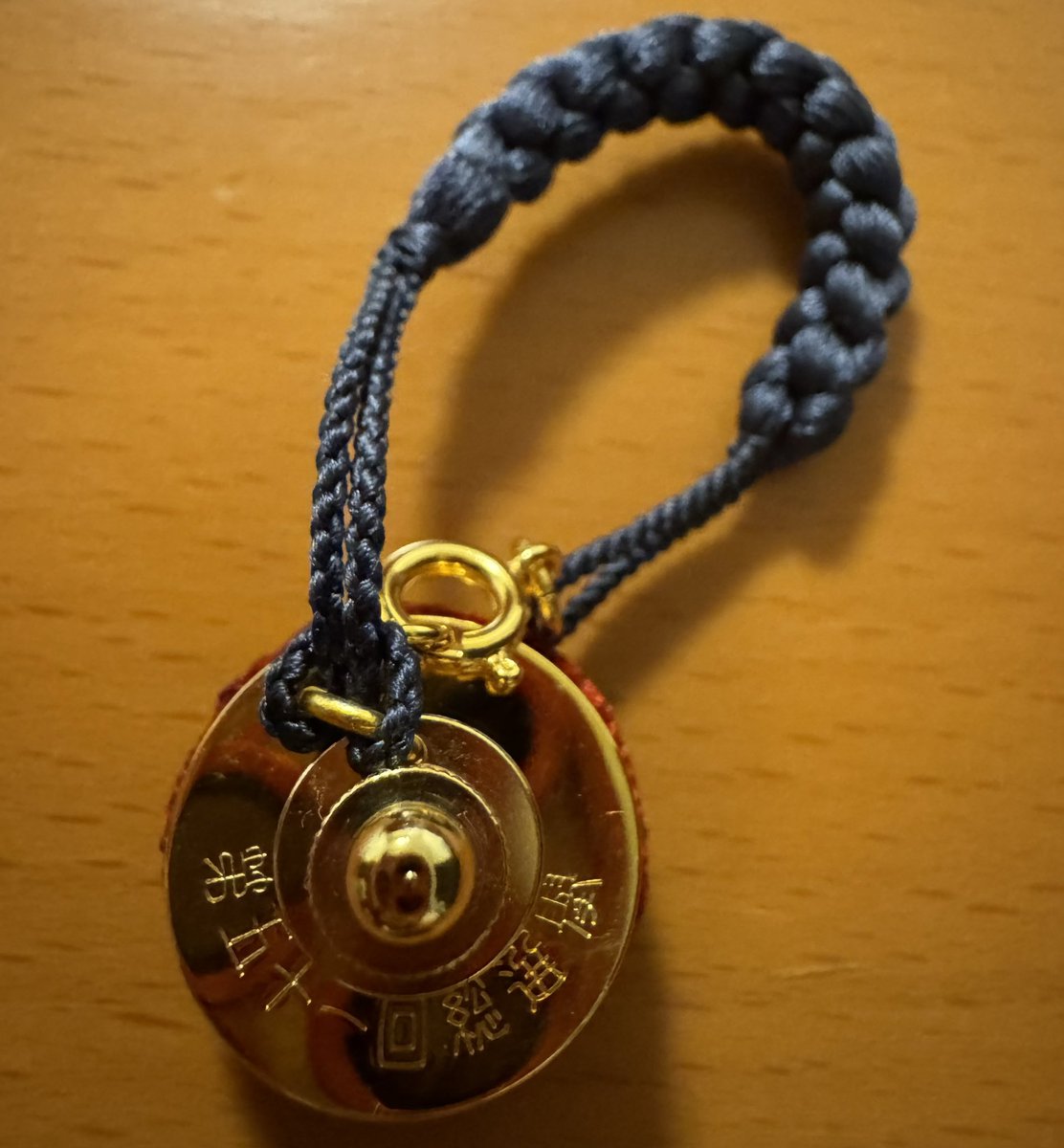 昨日、立法府（衆議院）で「#第51回総選挙」の刻印があるバッジを頂き