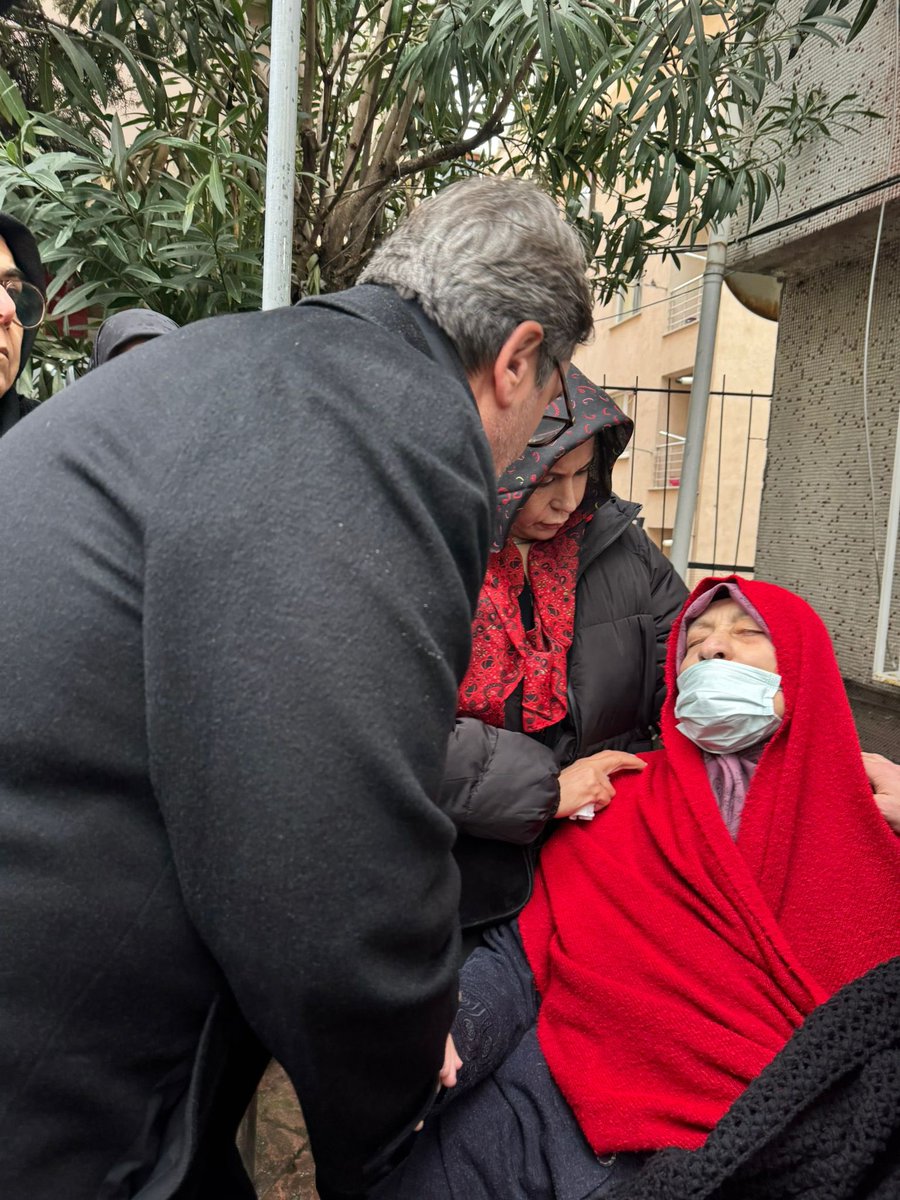 Partimizin kuruluşundan bu yana büyük emekleri bulunan kıymetli büyüğümüz Orhan Şeker abimizin ve eşi Emine Şeker’in oğlu, komşumuz Muhammet Ali Şeker’in cenaze namazına katılarak son vazifemizi yerine getirdik. Merhuma Allah’tan rahmet, başta Şeker Ailesi olmak üzere tüm