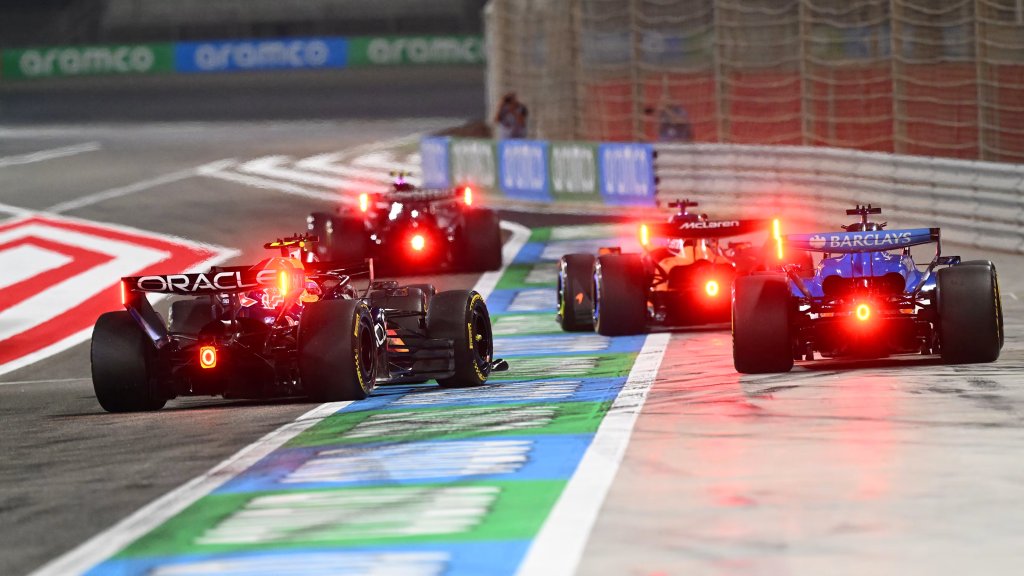 ⭐️ F1 COMEÇA UMA NOVA ERA SOB CRÍTICAS E INSATISFAÇÃO DOS SEUS PRINCIPAIS PILOTOS ⭐️

Tá perdido sobre o que tá acontecendo nessa pré-temporada (dentro e fora das pistas) na nova era da Fórmula 1? Os bastidores estão pegando fogo...

Veja tudo no fio 🧶