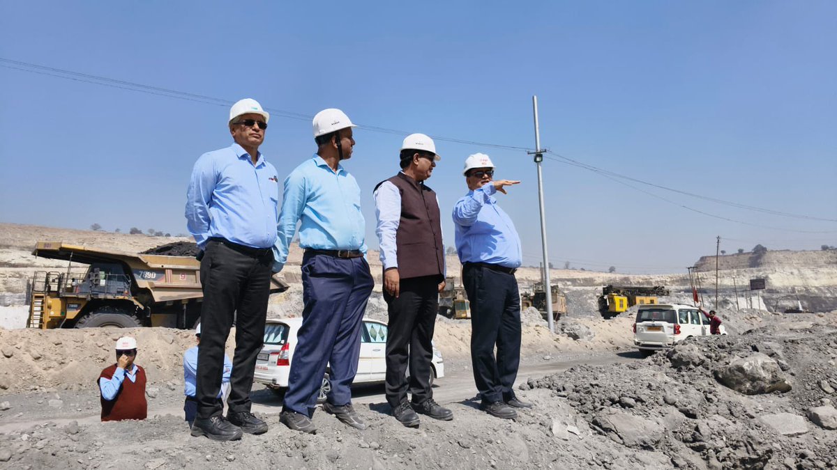 NCL_SINGRAULI's tweet photo. Director (Technical), NCL Shri Ashutosh Dwivedi visited the Jayant Project on Wednesday and reviewed ongoing mining operations. The visit included inspection of mines, assessment of upcoming monsoon preparedness, and examination of surface miner faces. Necessary directives were issued to project officials. 
Area GM Shri Deepak Saxena, TS to DT(P&P), NCL Shri Manoj Sanwal, and Senior project officials remain present on the occasion.
#MyNCL #CoalIndia