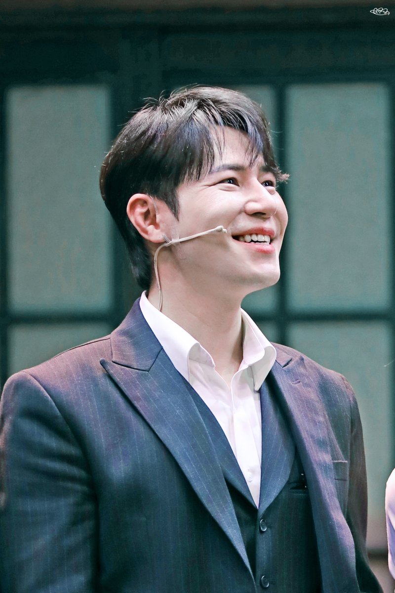 2026.02.17 뮤지컬 팬레터
#이규형
내가 보는지도 모르는 그 얼굴에
걸린 햇살의 한 조각