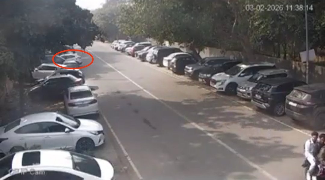 ajithkumar1498's tweet photo. @whizkidd If the car followed lane discipline also he might have hit this vehicle which is parked almost middle of road. 
Lane markings are an alien concept in this free-range driving society.
Btw where the hell is footpath on this road ? https://t.co/0pp75xXCse