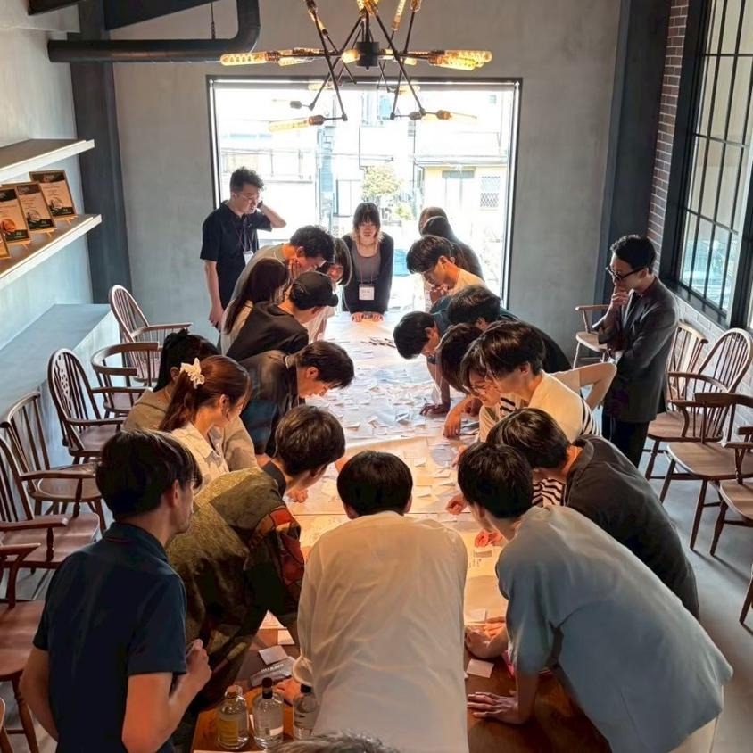 boku_gin20's tweet image. ついに完成！
学生20人が本気で造ったジン『Dear20s』が3/2に発売。

発売を記念し、イベントを開催します！ 
3/1(日) 中目黒BEEP
3/15(日) 高田馬場THE HISAKA
全貌はこちらのプレスリリースへ。 
prtimes.jp/main/html/rd/p…
#僕ジン #Gin #ジン #ジントニック #カクテル #お酒