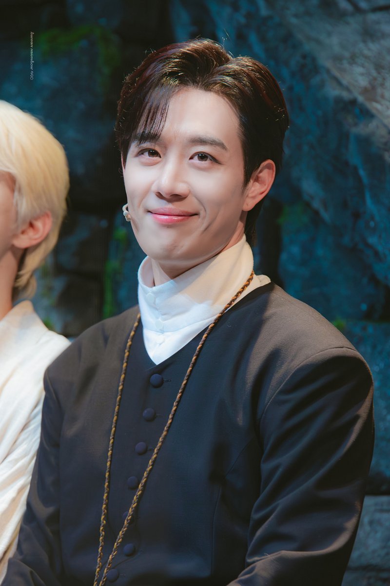 20260130 < 나르치스와 골드문트 >
yes24 마리아브론 포토타임
나르치스役  #최호승 

💛 lunar-rainbow-pic.tistory.com/891