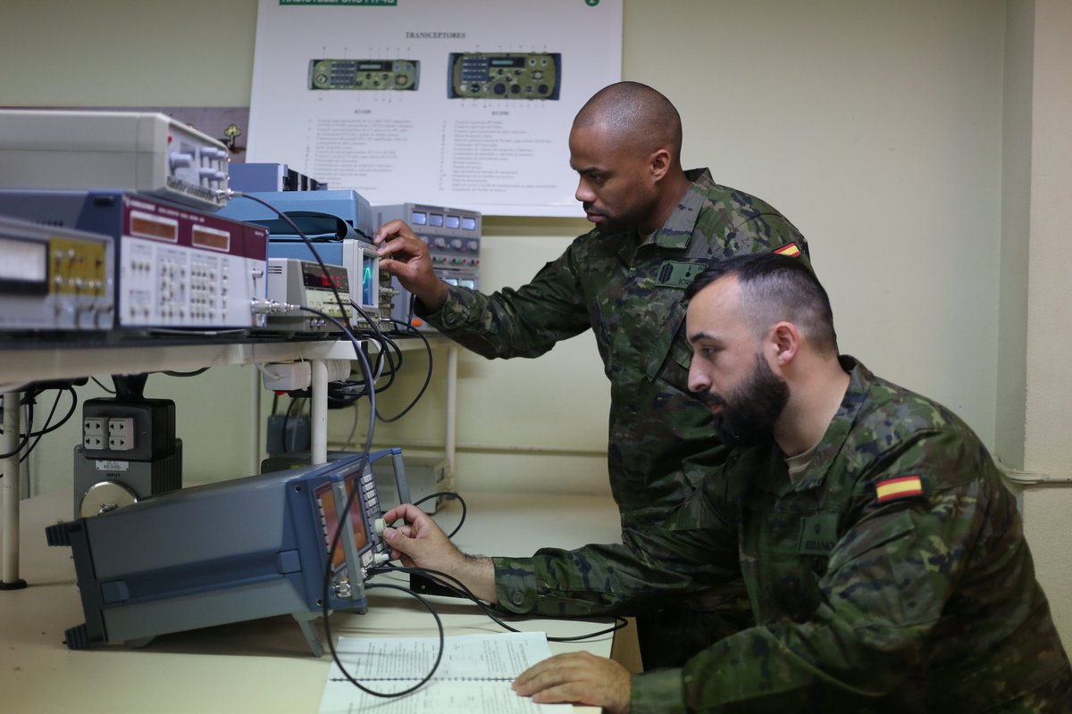 Curso cambio de especialidad a la Agrupación de Especialidades Técnicas. Consulta las bases de las convocatorias y las novedades más significativas, te van a interesar. #ACLOG
Curso cambio ejercito.defensa.gob.es/unidades/Grana…