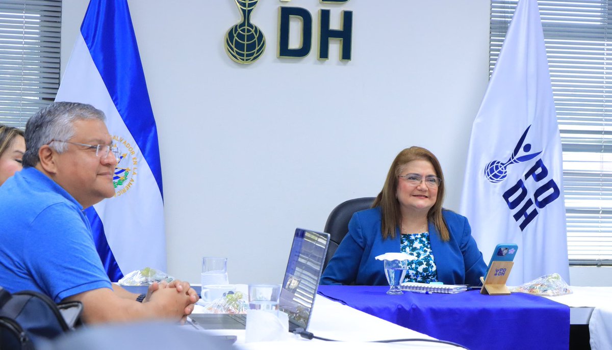 PDDHElSalvador's tweet photo. En la reunión presidida por la #ProcuradoraDDHH @RaqueldeGuevara, participaron #AdjuntaDDHH Mireya Tobar, #AdjuntoDatosyTecnología Pablo Juárez, Jefe de Planificación Carlos Herrera, Director de la #EscuelaDDHH Miguel Muñoz y Jefa del Dpto. de Tecnología Guadalupe de Fernández. https://t.co/bEUdFrsSwe