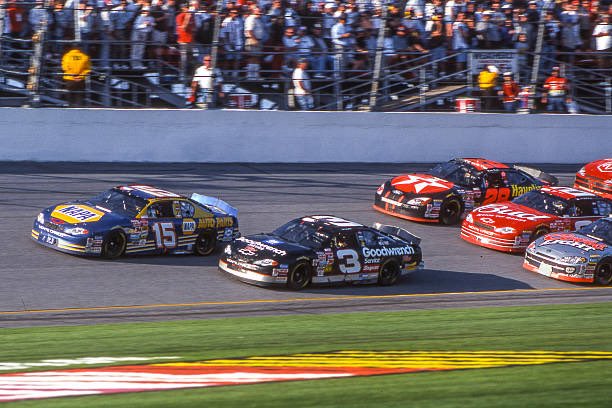 2001 Live tweet media