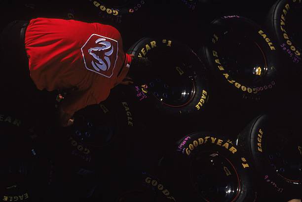 2001 Live tweet media