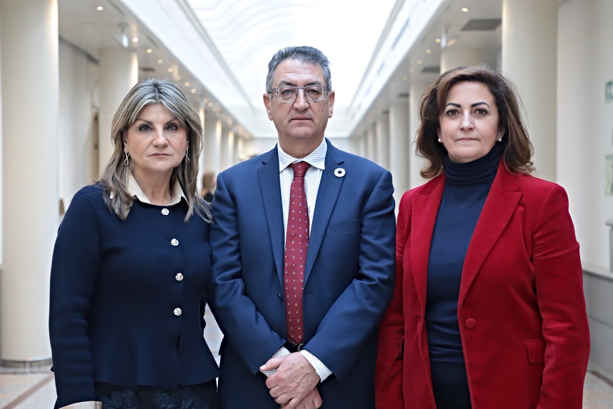 🗞️PP y Vox rechazan condenar en el Senado las amenazas ultraderechistas a periodistas, como defendía el <a href="/PSOE/">PSOE</a>.

Los socialistas advierten de que “el fascismo comienza con el señalamiento, cuando se difunden nombres, fotos y domicilios”.

Más info ⤵️

psoe.es/senado/notas-d…