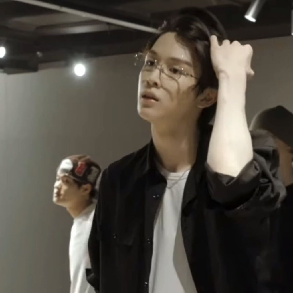 ซองชานแว่นกรอบเงิน🧘🏽‍♀️🩶🧘🏽‍♀️🩶