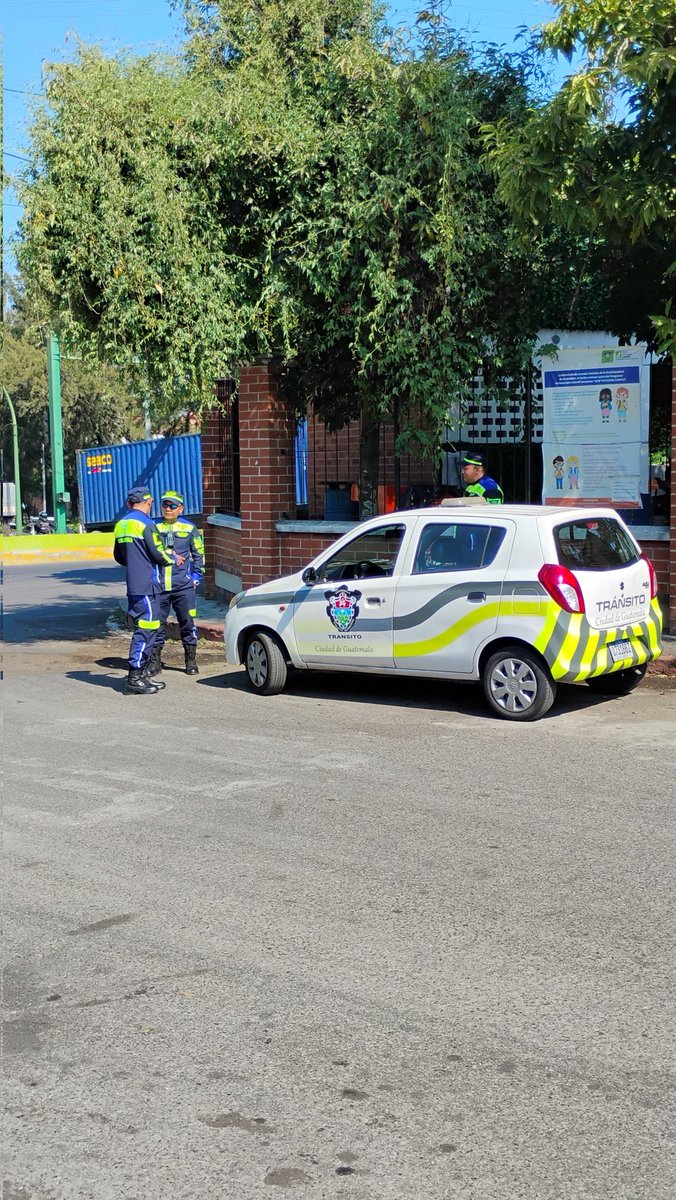 Hoy <a href="/muniguate/">MuniGuate</a> parece querer entorpecer las elecciones para cuerpos estudiantiles de ingenieria apoyando denuncias falsas de obstrucción, poniendo sepo sin multa en la via pública en linea blanca.
Por favor <a href="/muniguate/">MuniGuate</a> apoyen al estudiante