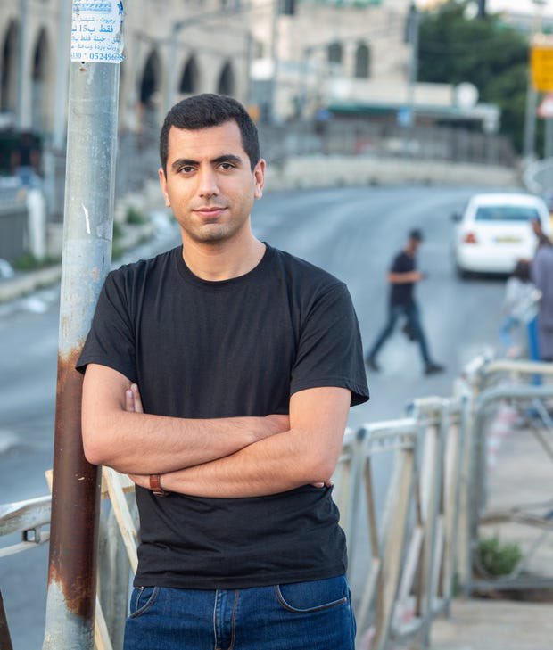 כששיר ראובן עשתה פרק בפודקאסט שלה בשם ״איך להיות ישראלי״ לכבוד יום העצמאות, היא בחרה לארח את סולימאן מסוודה. כי סולימאן הוא דוגמה נפלאה לסיפור הצלחה ישראלי במיטבו. מי שנולד במזרח ירושלים, שעד גיל 20 אפילו לא דיבר עברית, והיום הוא אחד האנשים החכמים, הרהוטים והמוכשרים על המסך של