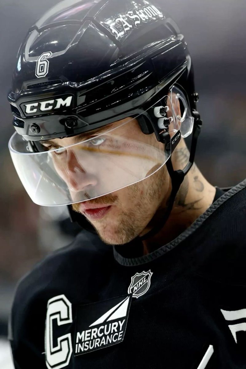 JustinChanges_'s tweet photo. Something about it idk it’s not even hockey it’s determination isn’t it? Makes men so sexy https://t.co/gZDUbgVwUZ