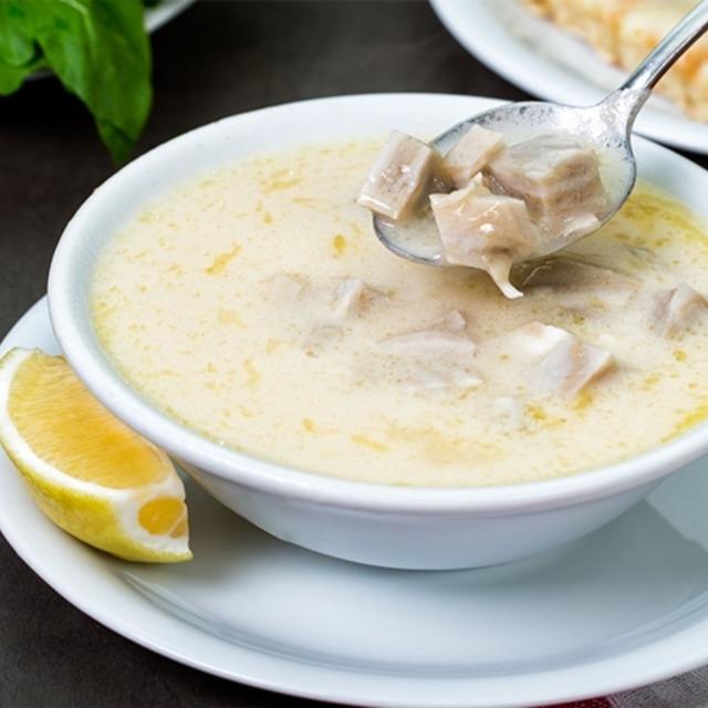 Albaşına belayı..

Yunanistan,Şimdi de  Türk çorbası  işkembeyi,UNESCO'da Yunan yemeği olarak tescil ettirmeye çalışıyor..

Valla bunun için savaş çıkar 😶