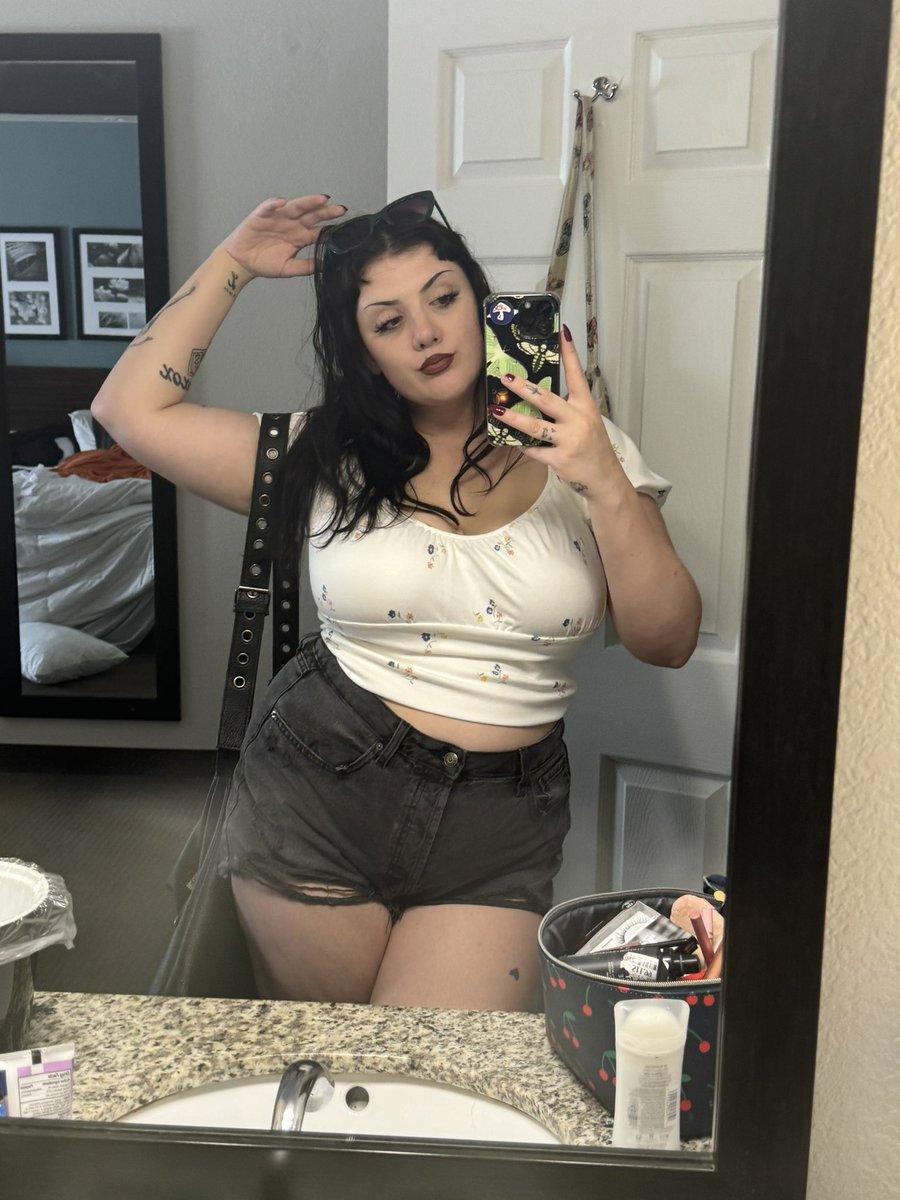 Chloé Russell tweet media