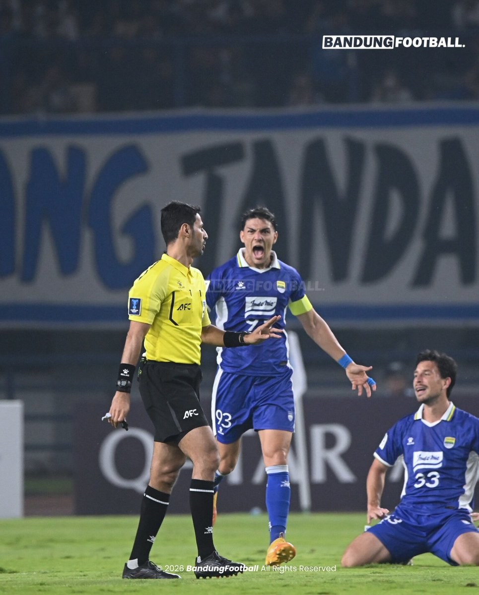 bandungfootball's tweet photo. Mumpung belum puasa βΊοΈ
Besok udah jangan marah-marah lagi π«΅
#BandungFootball #BFCOM #Persib #PersibDay #Bobotoh #ASIALEVEL https://t.co/IaMIKpeZLy