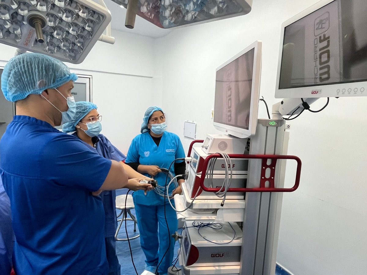 Salud_Guayas's tweet photo. Como parte del mantenimiento preventivo del Centro Quirúrgico del #HospitalMarianaDeJesús🏥, se realizan labores técnicas en la torre laparoscópica para garantizar su correcto funcionamiento, fortalecer la seguridad del paciente y mantener altos estándares de calidad. https://t.co/HaymMNvkwV