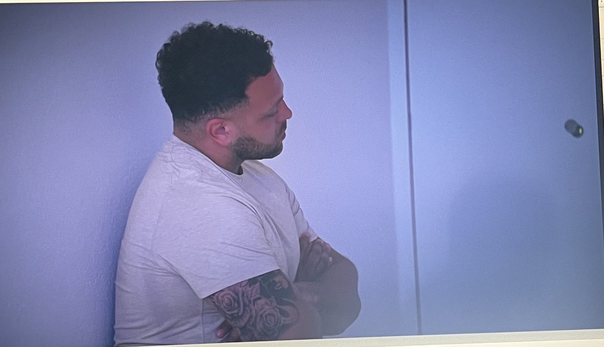Mind you, Davonta could have just left when he got the call his grandpa died but instead he chose to stay and terrorize this woman because he has the emotional intelligence of an almond. 

#LoveIsBlind #LIB #LoveIsBlindS10