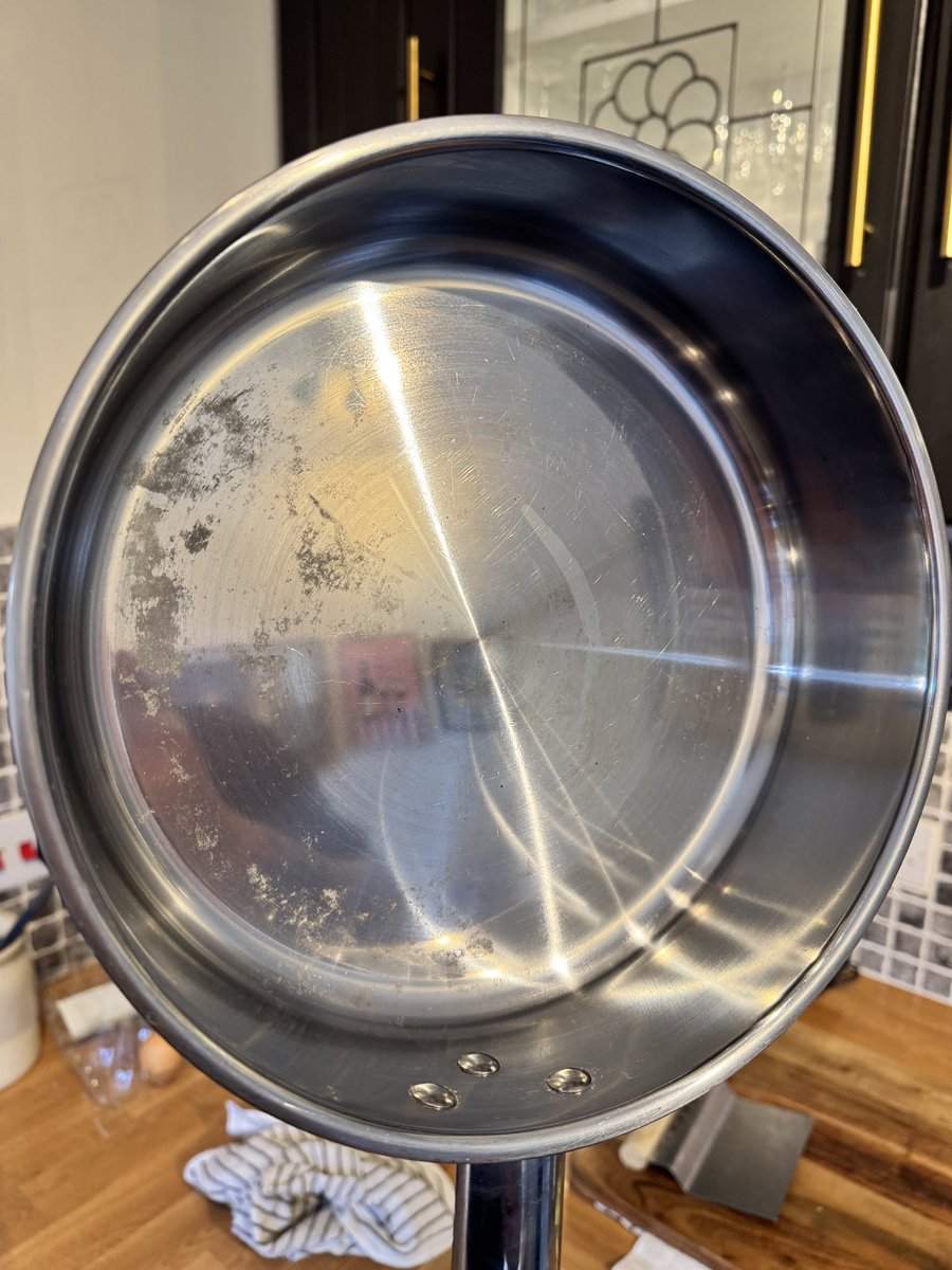 marcosbornex's tweet photo. @IKEAUK not sure what’s going on, but my 365 sautee and frying pan have started to get some really patchy discolouration after only a month? Vinegar cleans and tomato sauces haven’t helped to shift it and it feels almost etched rather than stained? https://t.co/EWIOQv1Rej