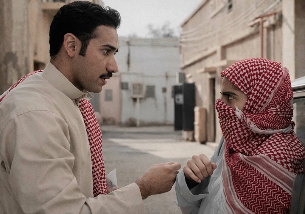 اقل من ساعه بطني قلبي اه بموت