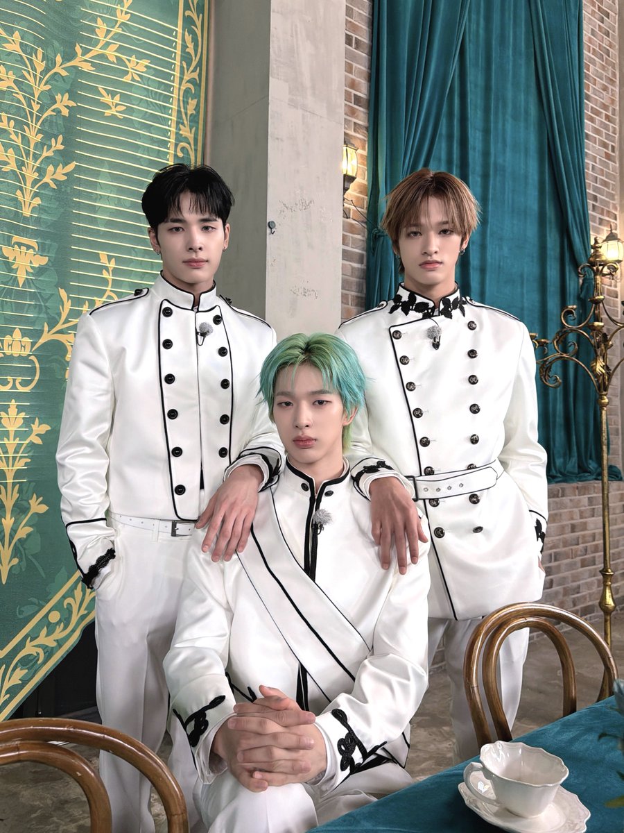 NEXZ_official's tweet image. 이 중 왕위를 이을 계승자는?

#NEXZ
#REALNEXZ #리얼넥스지