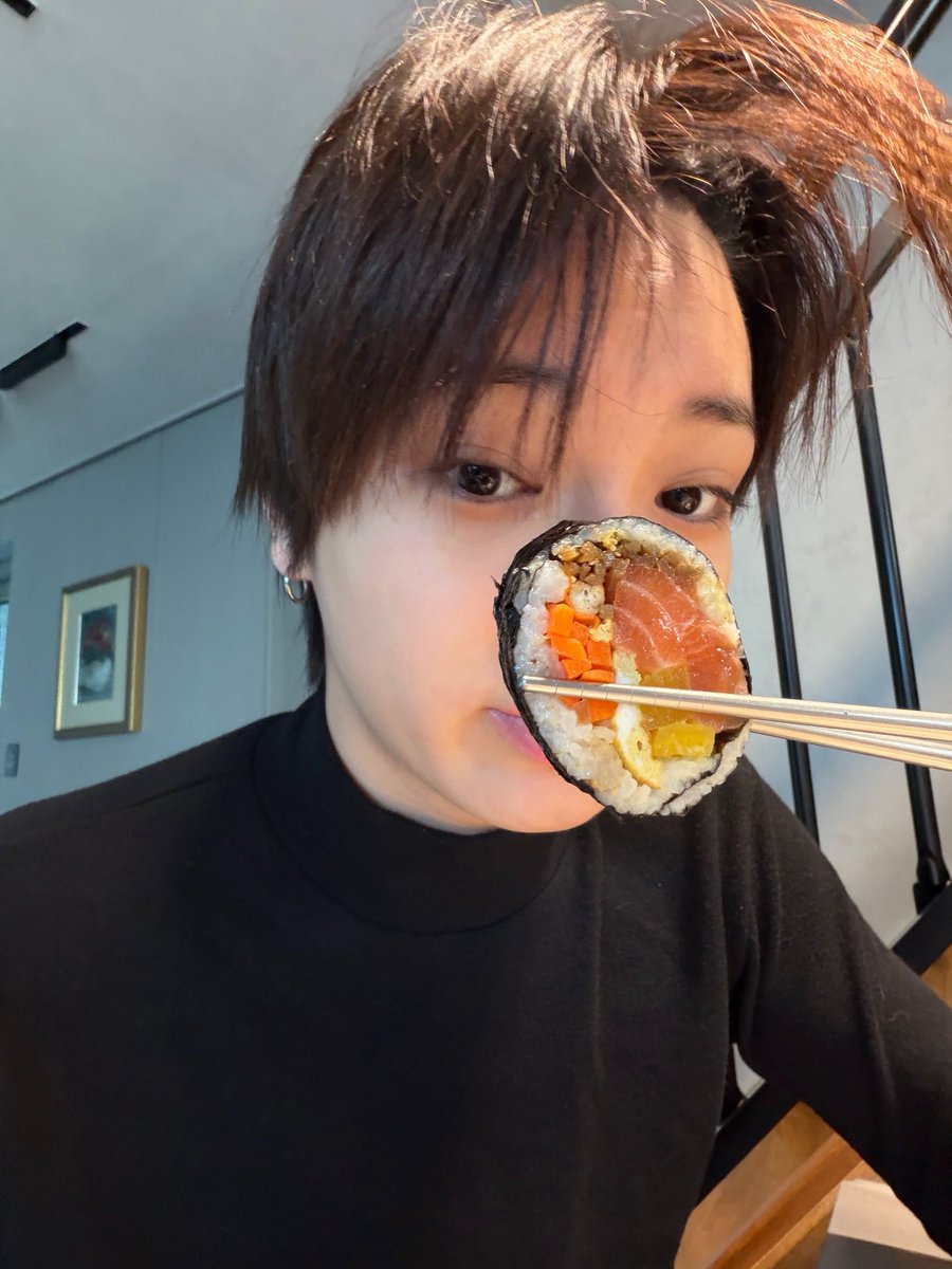 “rambutnya kayak gitu soalnya abis bertani ya”
“💤 (ga ini abis bangun tidur)” 

STECU BENER PAKE EMOT DOANG LU PAKE ESIA HIDAYAH YA SMSNYA BAYAR PERKALIMATTTTT