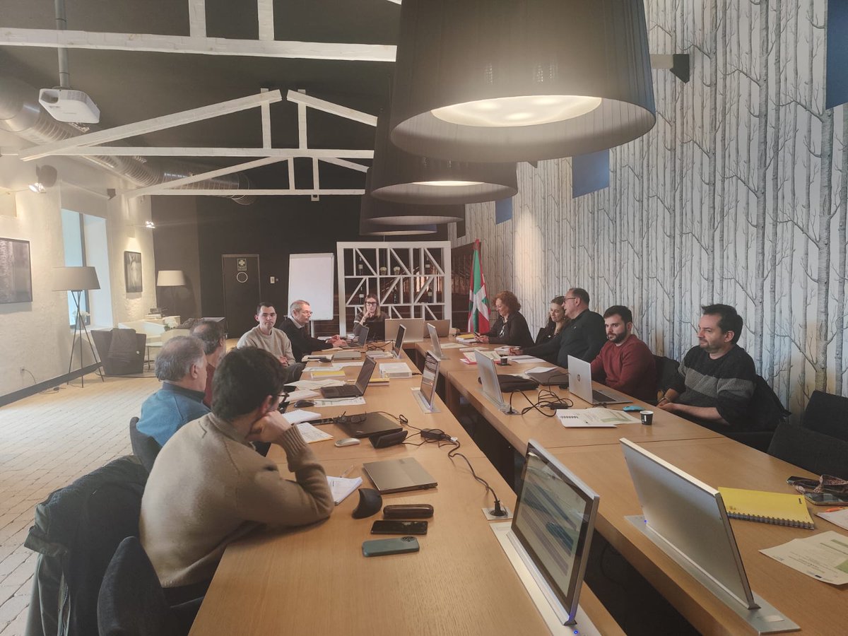 CITAAragon's tweet photo. Los investigadores del CITA Jêrome Grimplet y Samuel Franco han acudido esta semana al Kick-off meeting del proyecto #POCTEFA #TRANSFERES🍇 en NEIKER, donde se han fijado los objetivos y primeros pasos a seguir https://t.co/pw36nzoEK5
