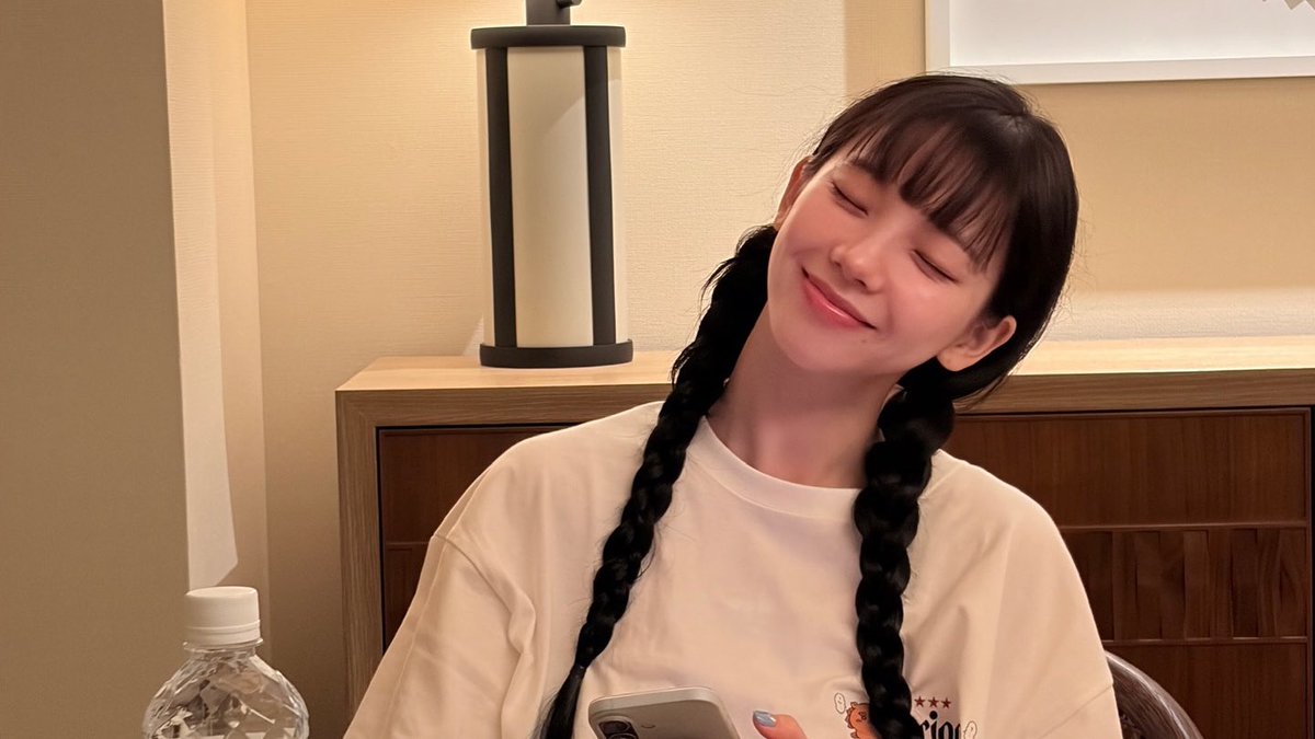 nsnss___'s tweet photo. ถ้าคุณคิดว่าคุณหลงรักคาริน่ามากแล้ว ให้ลองมารู้จักยูจีมินดู ♡♡ https://t.co/aFeha0UKaO