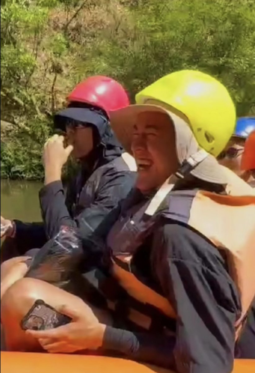 SPBQ_'s tweet image. 144p กูยังจะกลายร่างเป็นลิงเลย

#JossGawin