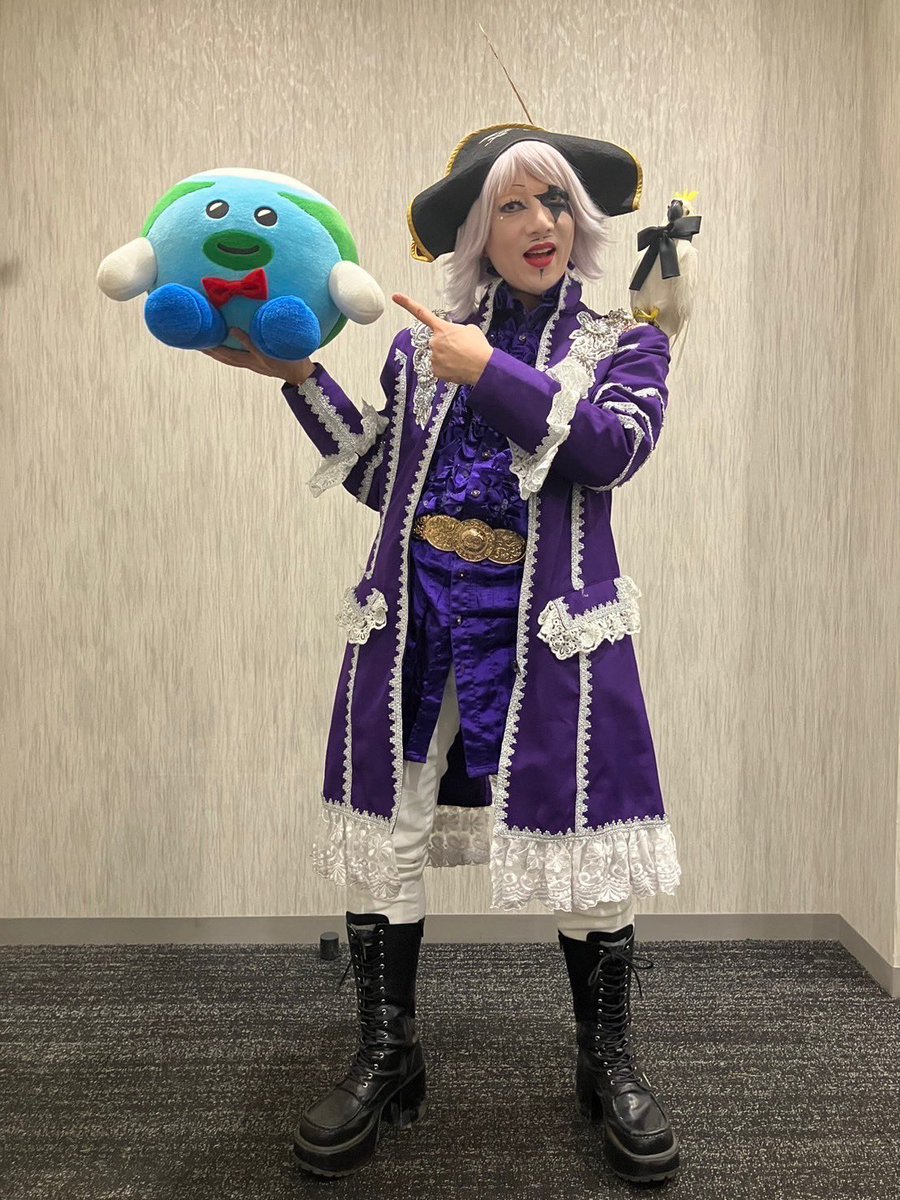 【お☆知らせ】

宇宙海賊のゴー☆ジャスがなぜかスマートニュースの地球くん(写真左の丸いの)と密談中🤫✨

どうやら『⑥万分の広告費』というお宝💎を地球人に配りたいらしい⁉️

そんな広告費ファンタ☆スティック🤩👌

難しいセミナーの話も地球くんが優しく教えてくれるとさ👍