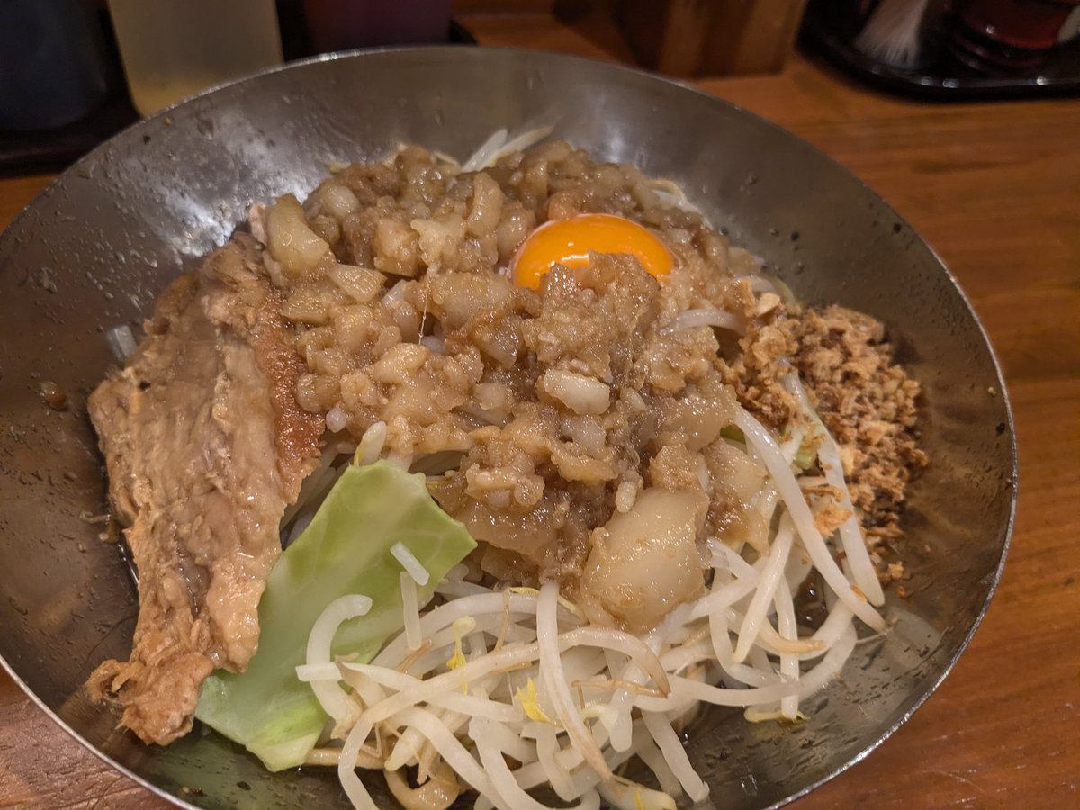 u_sharpaka's tweet image. しょっぺぇ〜〜〜〜〜太る池袋😼
麺硬めアブラ（塩味付き）マシマシで行きましょう