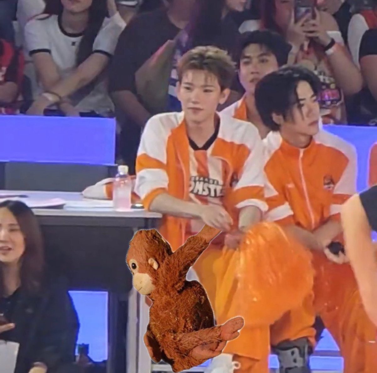 ปีนี้นุอยุ่สีน้ำเงินคนเดวได้สบายมาก พี่จั๋งอยากจะไปอยุ่กับคัยก้ไปเหอะนะ กี้คุงจะอยุ่กับหม่ามี้