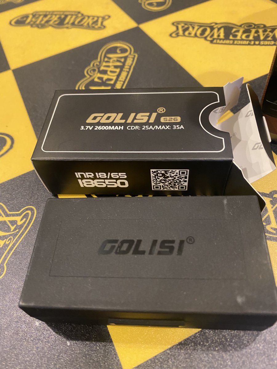 MontyOff's tweet photo. (´･ω･｀)京都vape_worxにてバッテリー購入とアポロん試飲
相変わらずKawaiivapeは常飲（常吸か？）出来るリキッド出して来るのは嬉しい
#vape_worx #Kawaiivape #VAPE https://t.co/uXk0OalFCI