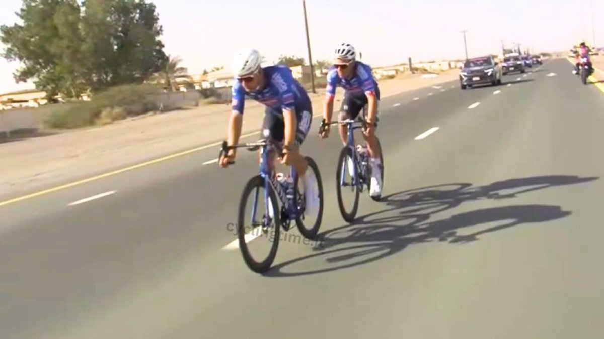 DeportesVMLuis's tweet photo. A 40 km de la meta, el dúo del Alpecin Premier Tech, Silvan #Dillier y Jonas #Rickaert , lidera. Su ventaja es de 4' 🇨🇭🇧🇪
#UAETour https://t.co/pwchccLwiD