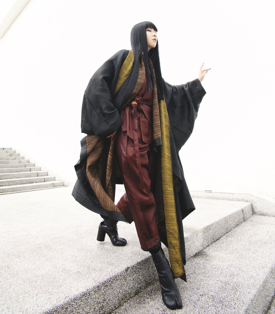 the_rosenrot's tweet photo. Leaping into the Year of the Fire Horse in my favourite Southeast Asian capital, fully-garbed in Xiangyunsha silks that keep me cool in the tropics. https://t.co/DVJs1tLMhD