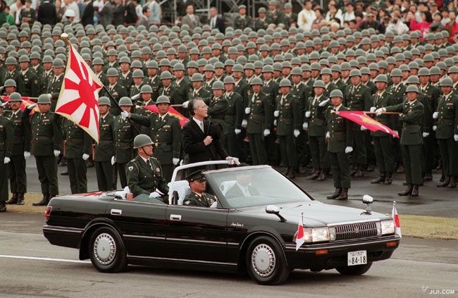 社会党が落ち目になった理由っていろいろあるけど、一番分かりやすいのがコレだったかな。自衛隊を認めてなかった社会党が権力の座に目が眩んでアッサリ自衛隊容認にひっくり返った。あれで失望した支持者も多かろう。

自分は「その程度のポリシーのために今までゴネてたのか」という怒りを感じた。