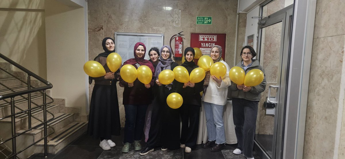 KayseriKYGM's tweet photo. 📍 Kocasinan Yurdu 
 
Ramazan’a hazırız! 🌙✨
Gönüllü öğrencilerimiz, manevi rehberimiz eşliğinde birbirinden güzel, iç ısıtan süslemeler hazırladı. 🎨💫
Emek var, heyecan var, birlik ruhu var!
Ramazan’ın bereketi yurdumuzu sarsın 🌙🤍 https://t.co/8pISGKc5x0