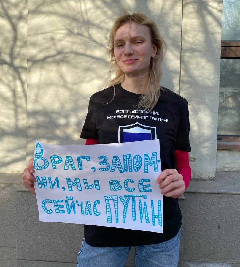 Anna Devinora tweet media