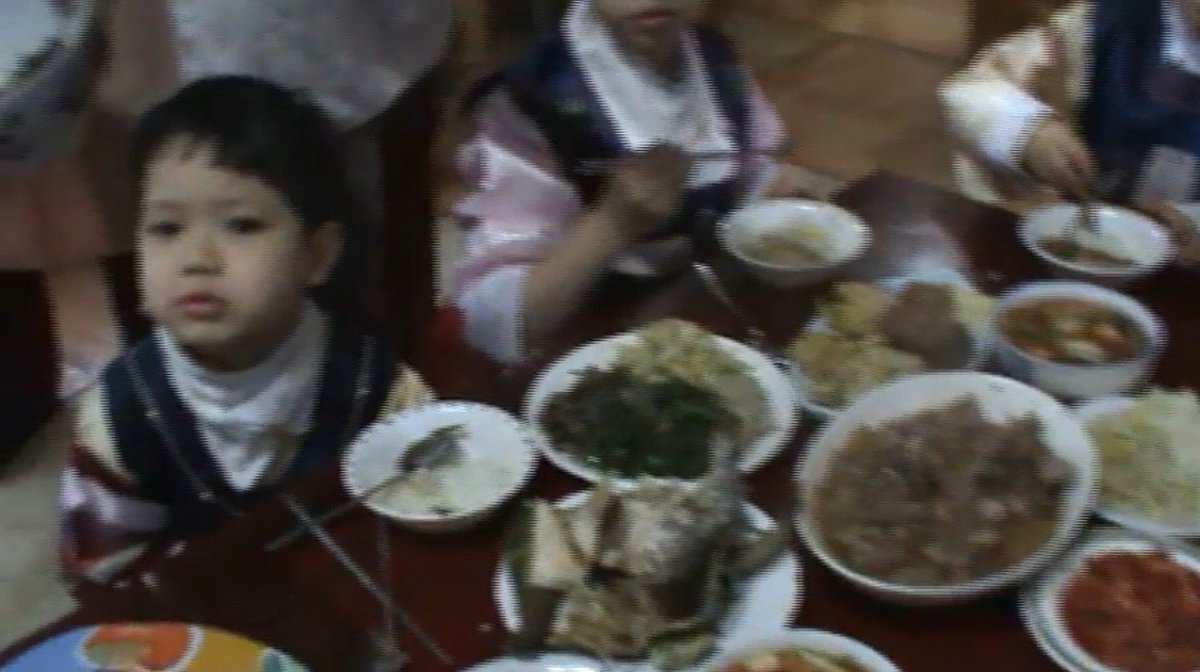ravcixd's tweet photo. INI OHYUL MAKAN NASI PADANG?????? https://t.co/5sF47CG3ve