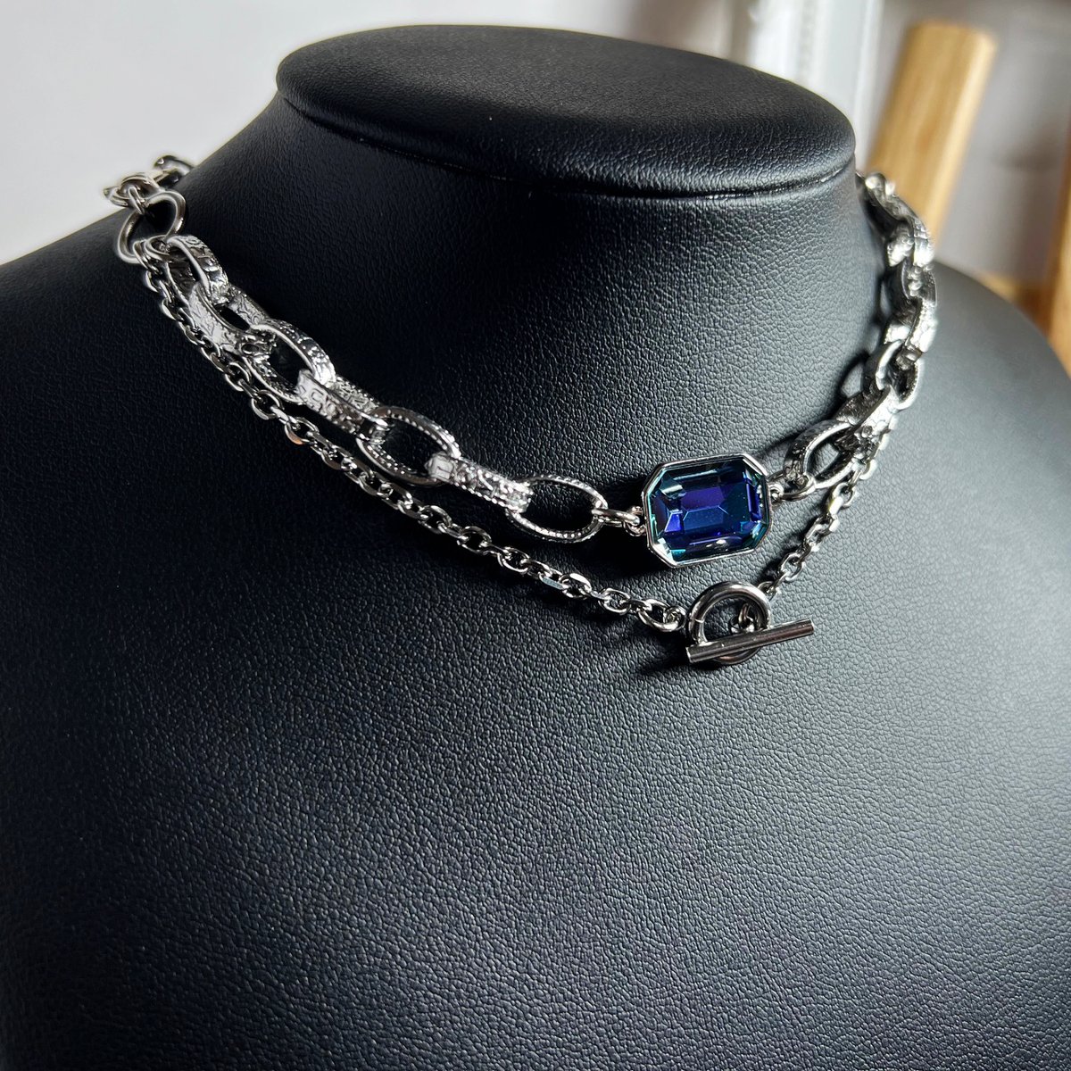 もう1個、ちょっと魔法みを感じるチェーンとともに