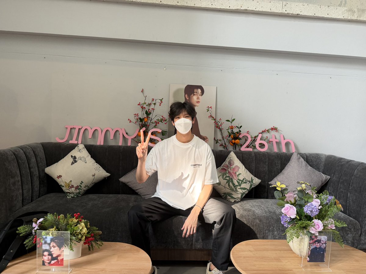jimmy_jimmoi's tweet photo. ขอบคุณสำหรับทุก Birthday Project เลยนะครับ 😁
#26thHappyJimmyDay https://t.co/DwVDLSrGWH